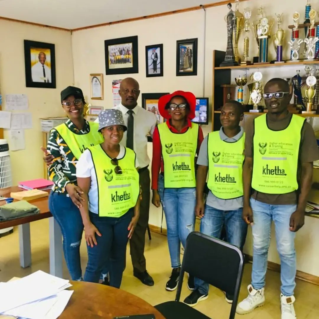 rsacareerhelp's tweet photo. Career Development Services at Moroka High School in Free State.

Khetha ensuring that the schools nearby are well informed about our services.

#careerinformation 
#careerawareness 
#careerdevelopmentservices 
#khetha https://t.co/wVcKO8eyWa