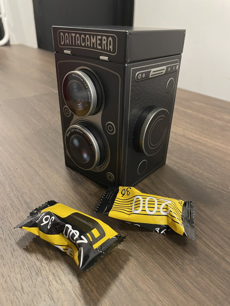 女の人からチョコもろた!!!!!!
チョコ!!!!!もろた!!!!!!!
撮影スタジオやってるから!!!!!!!カメラのチョコ!!!!!!!!!!! 