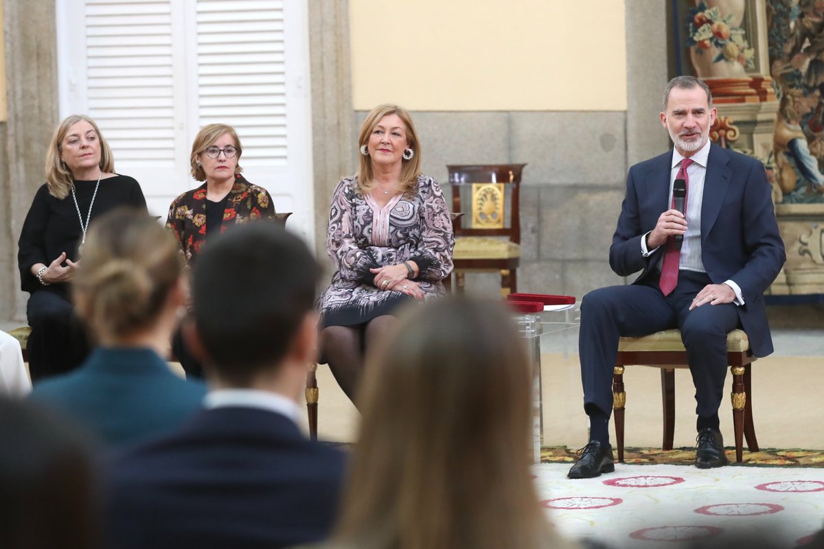 CasaReal's tweet photo. El Rey recibe, en el Palacio Real de El Pardo, a las promociones LII, LIII, LIV del Cuerpo Superior de Administradores Civiles del Estado.

➡️https://t.co/LyU65WzDzv https://t.co/dX9V6qIqqt