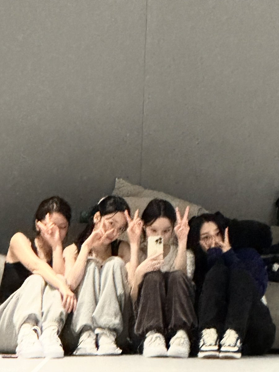 aespasbbl's tweet photo. [230214] 10:17PM KST: ⭐️ 

- +📸
- thirsty is good, right 
- ㅋㅋㅋㅋㅋㅋㅋㅋㅋㅋㅋㅋㅋㅋㅋㅋㅋㅋ https://t.co/vwm88BkIiJ