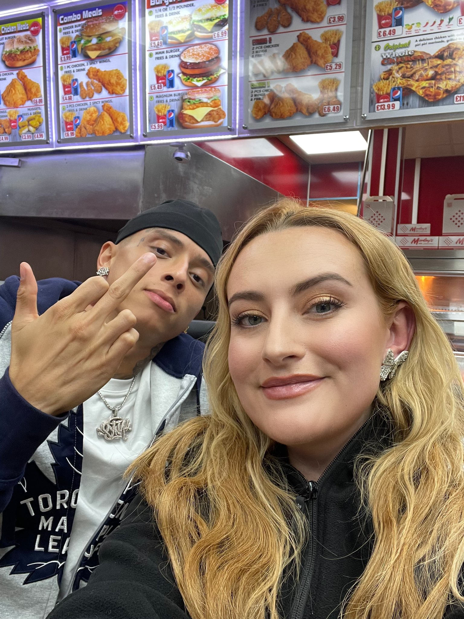 Amelia Dimoldenberg on Twitter: "3PM TODAY 💕#ValentinesDay https://t.co/XpBSbIZSBk" / Twitter