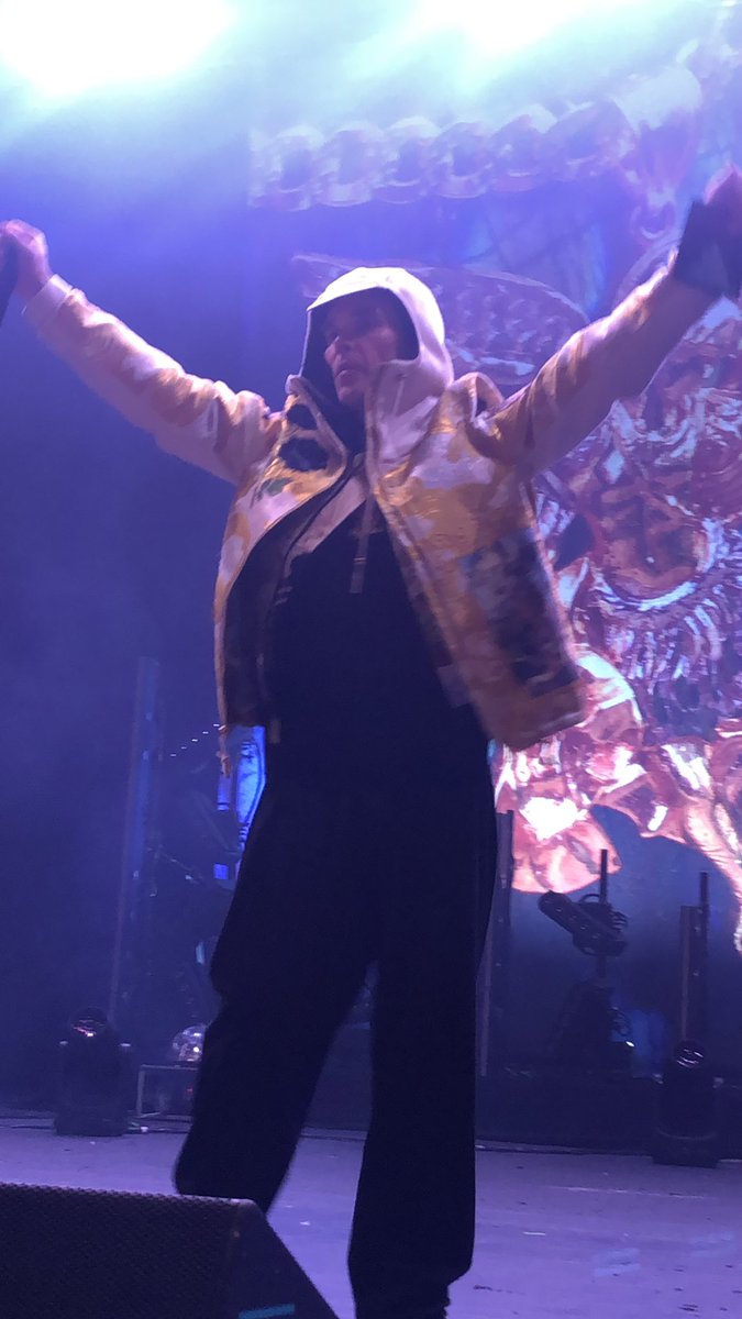 StoneRoses_ID's tweet photo. Idk if @ianbrown’s Stone Roses pict tweet means a thing.. but I’d appreciate anything 💕 

Even an ‘Ian’s karaoke party’ like I’ve had last October in Brixton to be extended into full band lipsync? Oyeah I’d go for it! https://t.co/pTQOJu9Lid