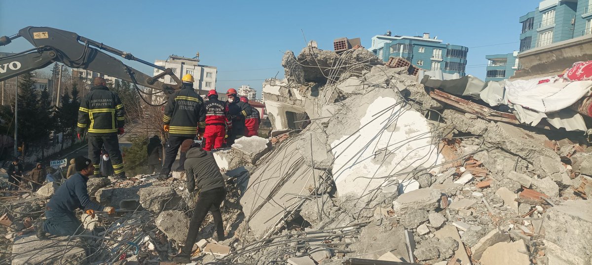 İtfaiye ekibimiz, 

#Adıyaman'ın Besni ilçesinde her gün yeni bir umutla 5⃣ gün boyunca sürdürdüğü arama kurtarma çalışmalarını tamamladı. 

Çalışmalarından dolayı tüm ekibimize teşekkür ediyoruz.

#Deprem