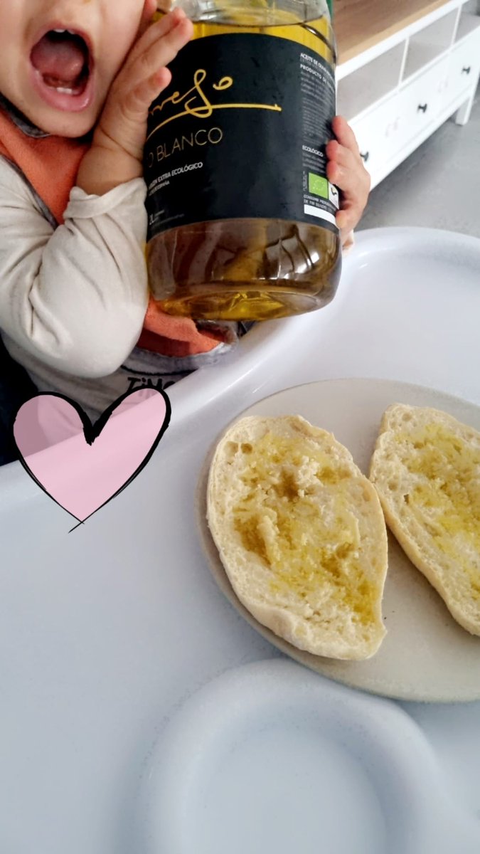 Borregoblancoa's tweet photo. Desde #ayamonte nuestro pequeño amigo Alejandro disfruta con su aceite preferido, gracias a su mamá @clarissmaldonado por compartirla con nosotros 😍😍 nos encanta 😍😍 #borregoblanco #aove #aceiteecologico  #huelva #desayunosaludable #alimentacionsaludable #proyectofamiliar https://t.co/HamcNgAR3U