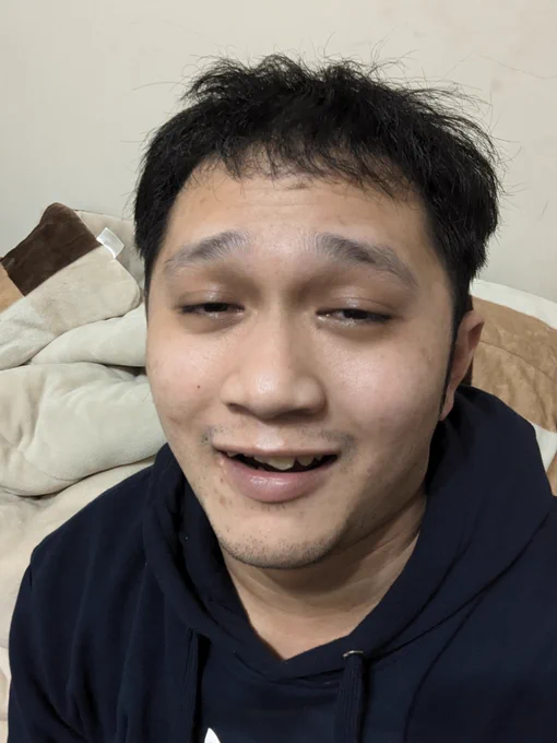找到國小畢業紀念冊小時候人模人樣的還把希望穿在身上到底是哪一步走錯了 