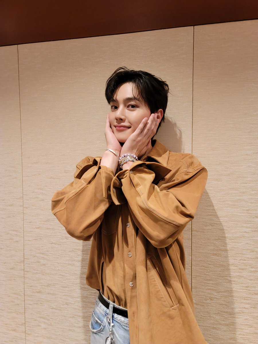 songkang_staff's tweet photo. [📸] 2023 SONG KANG FANMEETING <MOMENT> IN TOKYO ②

누구네 배우가 이렇게 귀엽나요!?
바로 송편이들의 배우🍡 
도쿄에서 반겨준 송편이들, 넘 감사합니다!!

#송강 #강이로운순간 #SONGKANG #MOMENT https://t.co/sFS33BMCTw