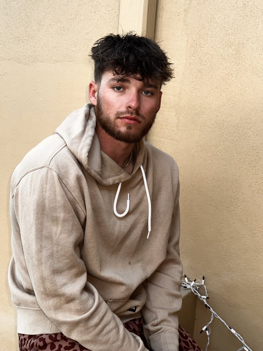 bhizzi69's tweet photo. Rt if I can be your Valentine 💘 https://t.co/alN1OgEYiu