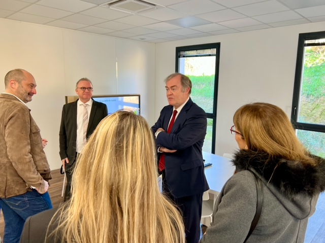 AFPA_CORSE's tweet photo. 💥 Lancement aujourd’hui, à Ajaccio, en présence du préfet d'Ajaccio, d’un partenariat entre @PoleEmploiCorse, @AFPACORSE et @YookanRosny afin d’expérimenter la réalité virtuelle appliquée à la découverte des métiers
#Evenement #Recrutement #MiseenSituation #Formation #Immersion https://t.co/xyj7ObkXxv