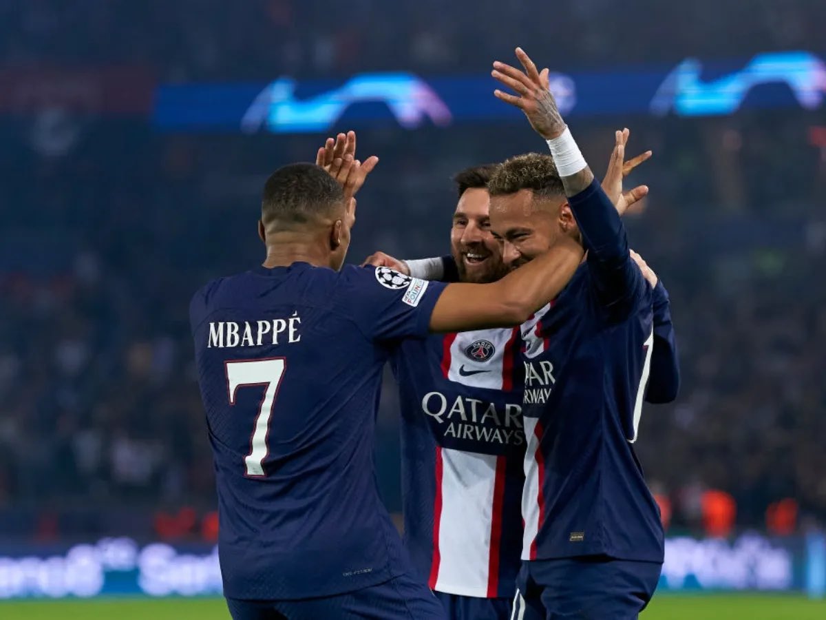 Tudo_do_Fut's tweet image. Mas que saudade que eu tava de falar isso…

SENHORAS E SENHORES, HOJE TEM CHAMPIONS LEAGUE!

Ás 17:00, o Milan enfrenta o Tottenham no San Siro, e no mesmo horário, temos PSG x Bayern de Munique, no Parque dos Príncipes!

#UCL #PSG #BayernMunich #Tottenham #Milan