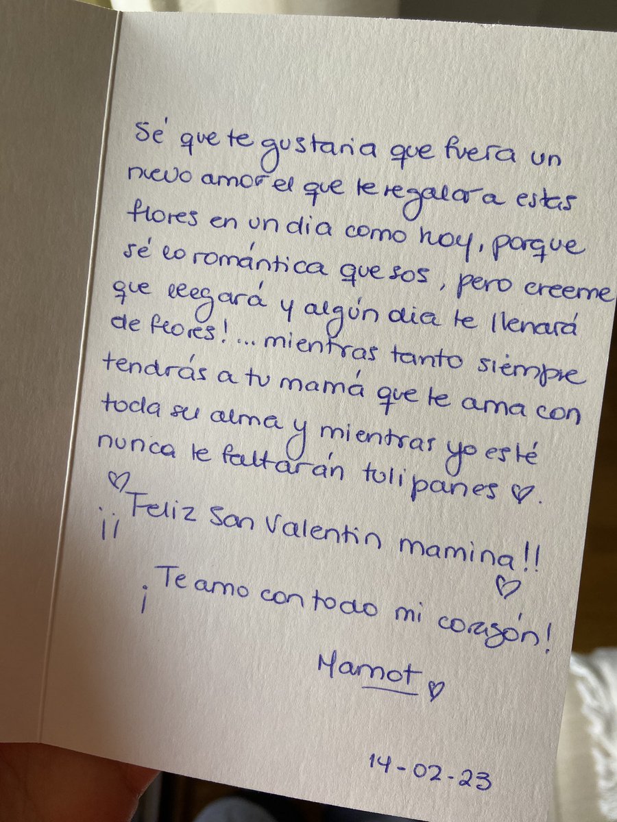 prystuxcony's tweet photo. nada que me salga tan natural como hablar de ella con cada persona que conozco, se que no voy a conocer a persona que se acerque a todo lo que engobla, me enseña y transmite mi madre (dulzura, paciencia, mucho amor y un estándar altísimo) ⭐️🪡💐💝 https://t.co/IDKcFsqjDr