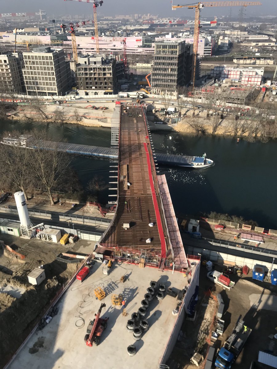 DIGES_fr's tweet photo. Les équipes de la #DIGES #DIJOP réunies ce matin au cœur du spectaculaire chantier du village des athlètes ⁦@Paris2024⁩ 
⁦@SOLIDEO_JOP⁩ ⁦@Ferrand_N⁩ ⁦@AOC1978⁩ ⁦@Sports_gouv⁩ https://t.co/LYRxy2McVR