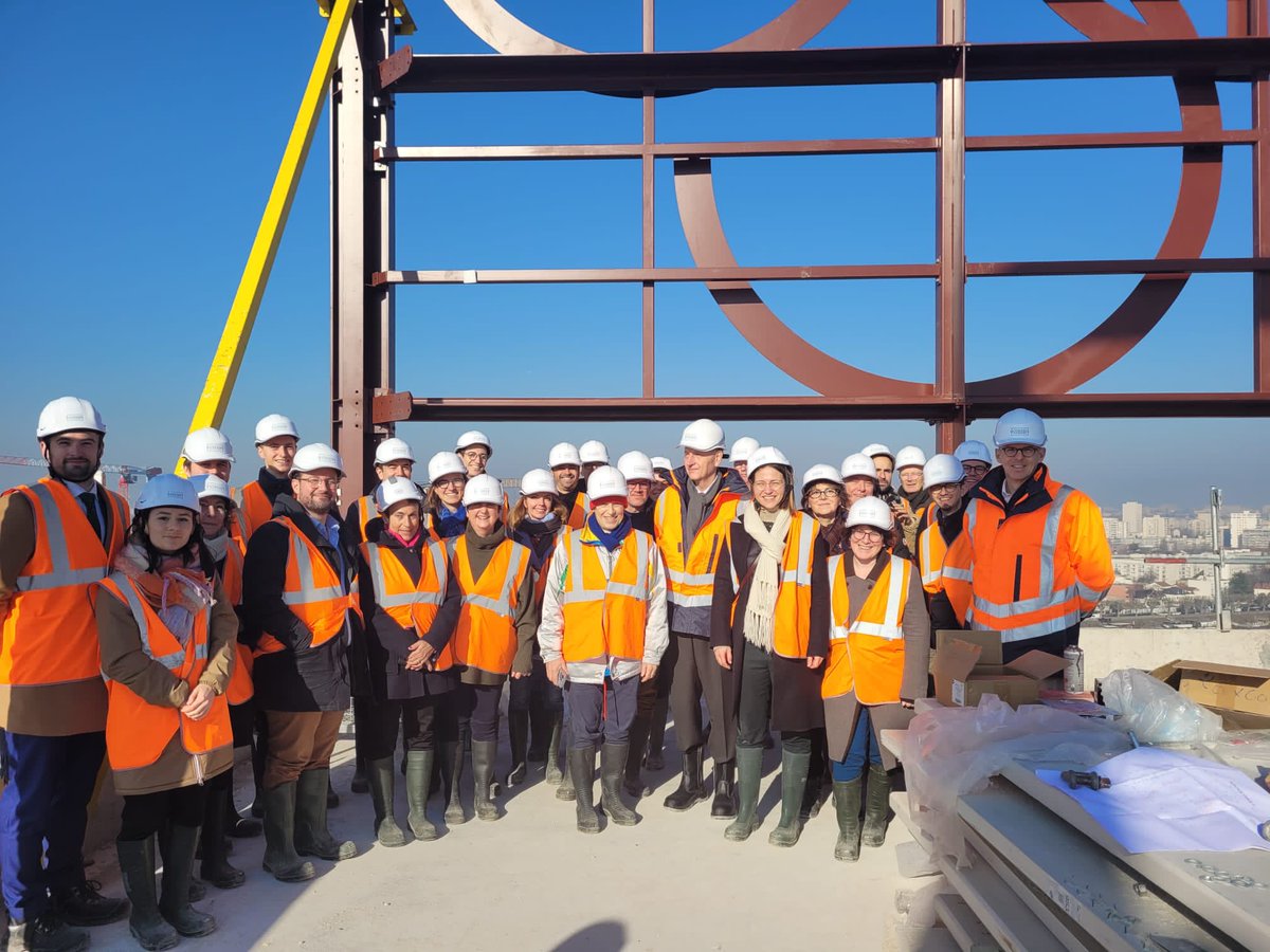 Les équipes de la #DIGES #DIJOP réunies ce matin au cœur du spectaculaire chantier du village des athlètes ⁦<a href="/Paris2024/">Paris 2024</a>⁩ 
⁦<a href="/SOLIDEO_JOP/">SOLIDEO</a>⁩ ⁦<a href="/Ferrand_N/">Nicolas Ferrand</a>⁩ ⁦<a href="/AOC1978/">Amélie Oudéa-Castéra</a>⁩ ⁦<a href="/Sports_gouv/">Ministère des Sports 🇫🇷</a>⁩