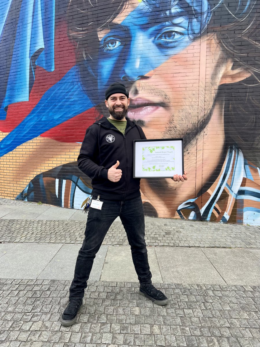 Partij voor de Dieren 💚 De Haagse Ploggâh
De Haagse Ploggâh ruimt al jaren zwerfafval op tijdens het hardlopen (ploggen). Hiermee maakt hij zowel de stad als de wereld een beetje schoner en mooier! 💚💛
#PvdD #Ploggen #Valentijnsdag