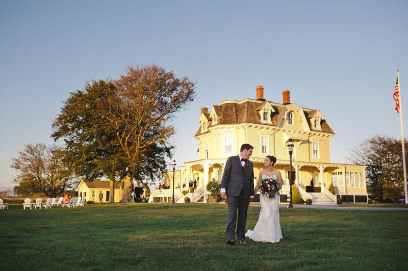RhodeIslandDEM's tweet photo. Happy Valentine's Day! 💕 #DYK that you can get married 👰 at RI State Parks? A favorite facility is the Eisenhower House at Fort Adams State Park! (1/5)

#valentines #valentines23 #love #wedding #weddingvenue #rhodeisland #newport #oceanstate #ristateparks #valentinesday2023 https://t.co/f2RCE7khBr