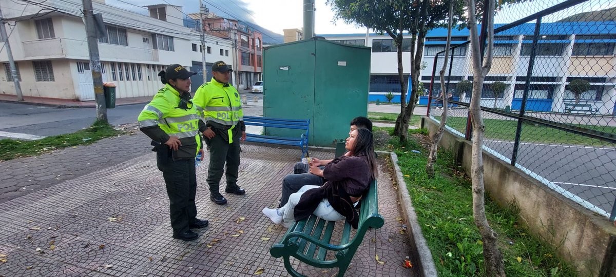 PoliciaPasto's tweet image. #DiosYPatria | Con nuestro grupo de #Preci realizamos campañas de prevención y educación ciudadana, contra la venta de sustancias psicoactivas en diferentes sectores de nuestra ciudad 🚓🚔👮🏼👮🏻‍♀️