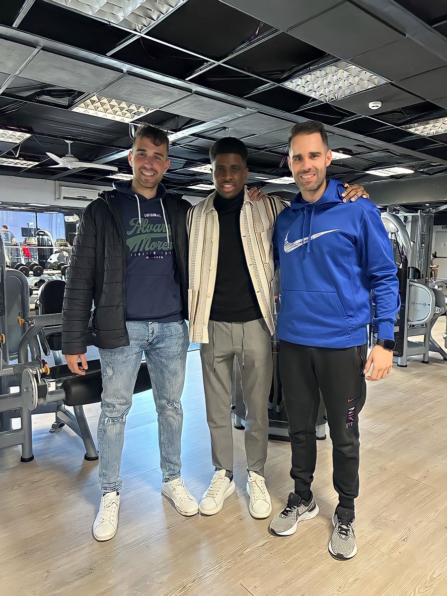 TukaManel's tweet photo. Rodeado de buena gente! ♥️⚽ https://t.co/peZSMOaGkf