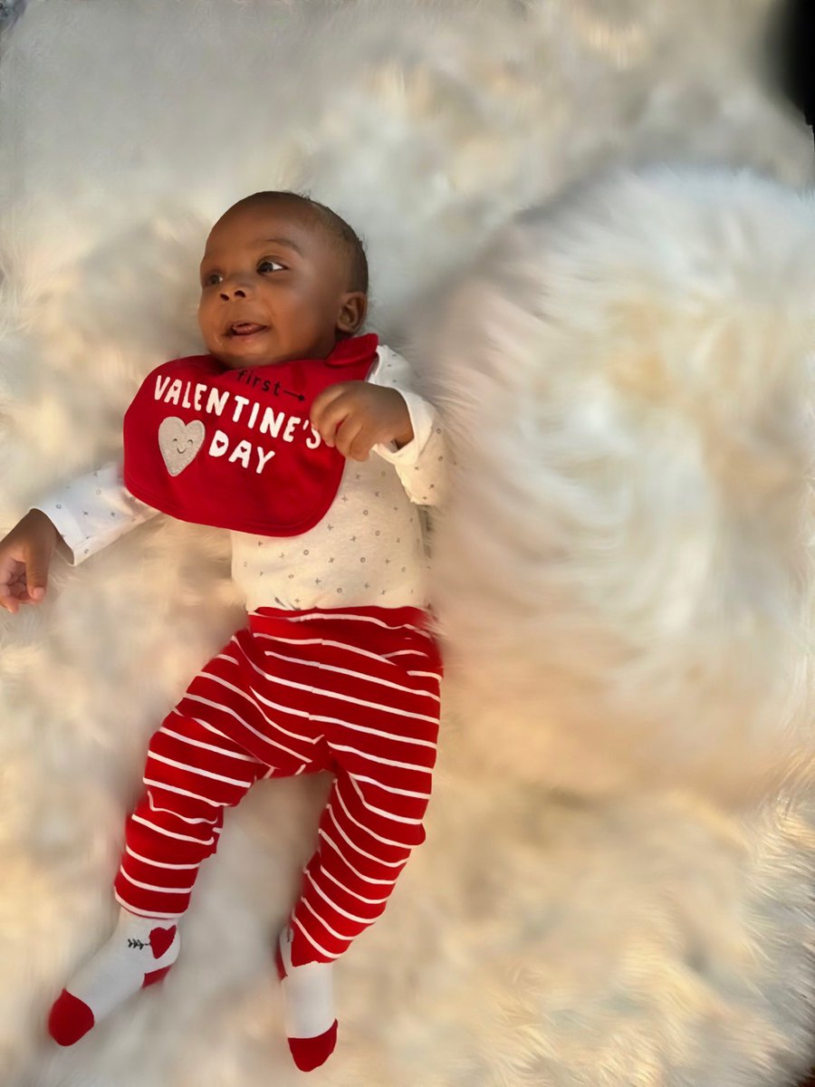 _GorgeousLEECE's tweet photo. How can Mommy snooze and miss a moment 
Dawson your just Too Important🥹🧸🫶🏼
#HappyValentinesDay❤️

*Happy 6️⃣months AGAIN poodie😭*  
#StopGrowingPLEASE🥺 https://t.co/n9oj7y1l5R