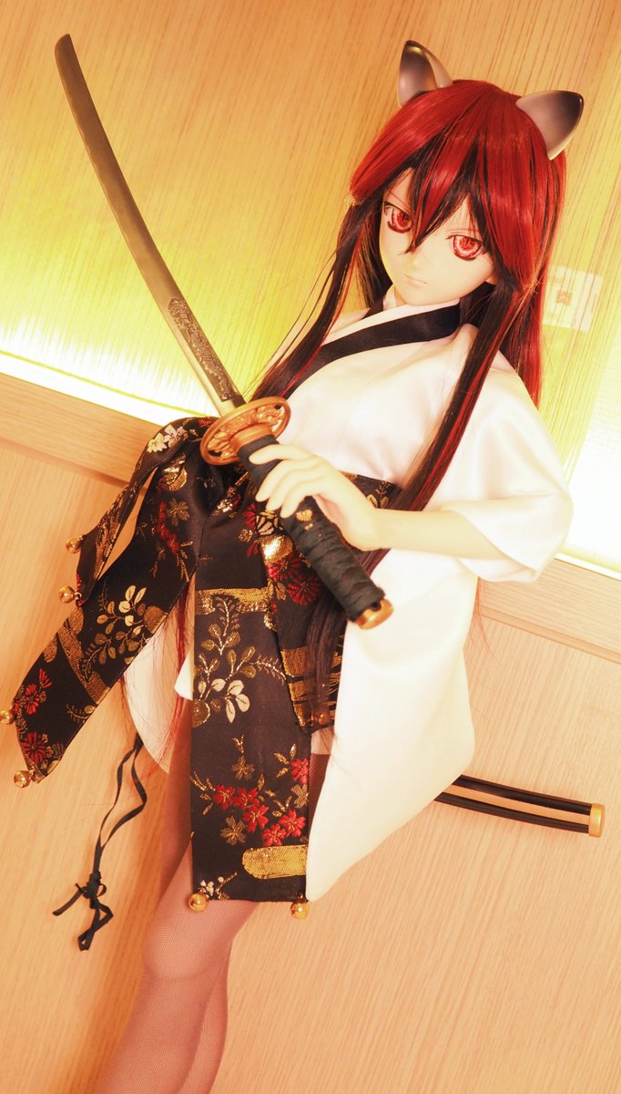 ShadowDesign6's tweet image. 新しい服を買ってあげたのですが、スカートが短すぎると思っているようで、殺気立っています。💦💦

#見た人も無言で剣を構えた何かをあげる 
#武装ドール 
#ShadowDesign 
#ドールオーナーさんと繋がりたい
#TLに深刻なお姉さん不足