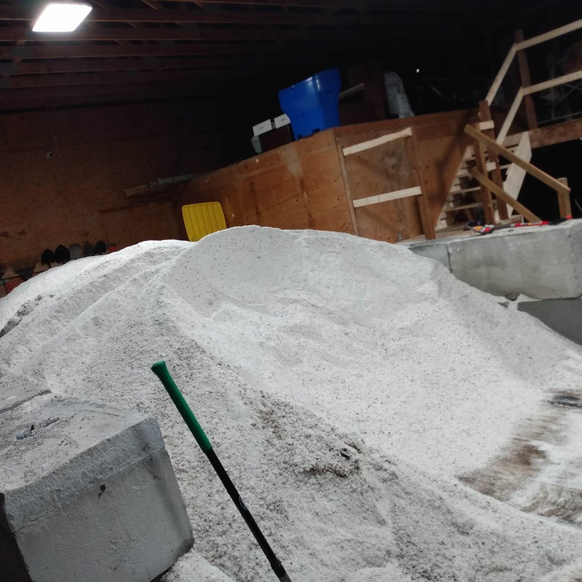 ManagementTwin's tweet photo. We are not done with the snow yet. Temps are going to drop again next week. Surely will be more snow to come. Call Twin Property  Management and we will make sure your ready. Call for pricing for salt at 613-243-3664. #snow #ice https://t.co/1jiIwfxTPP