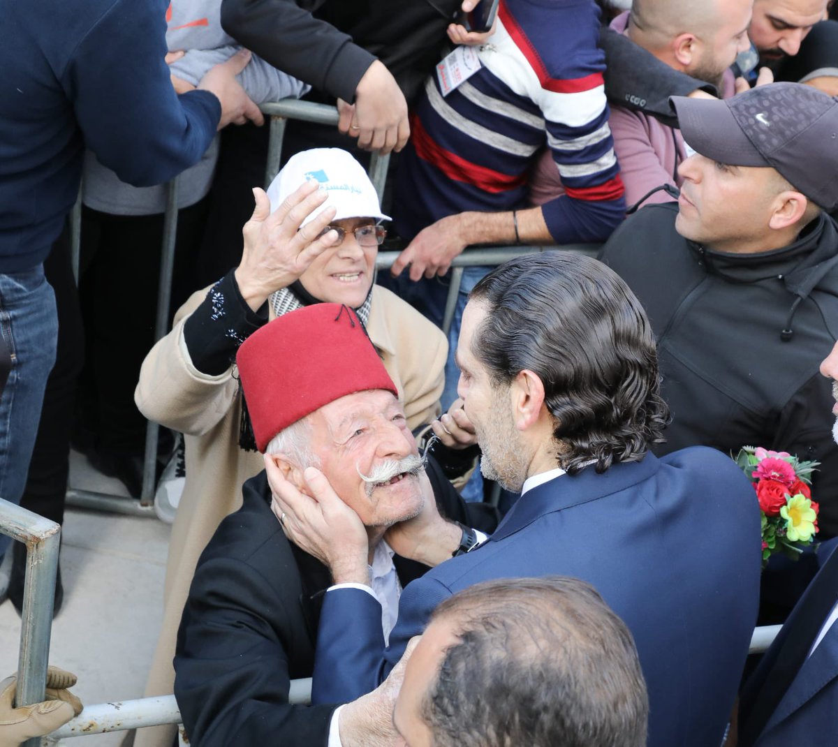 saadhariri's tweet photo. الرئيس سعد الحريري بين الحشود الشعبية شاكراً لهم عاطفتهم. https://t.co/k40hlTolAX