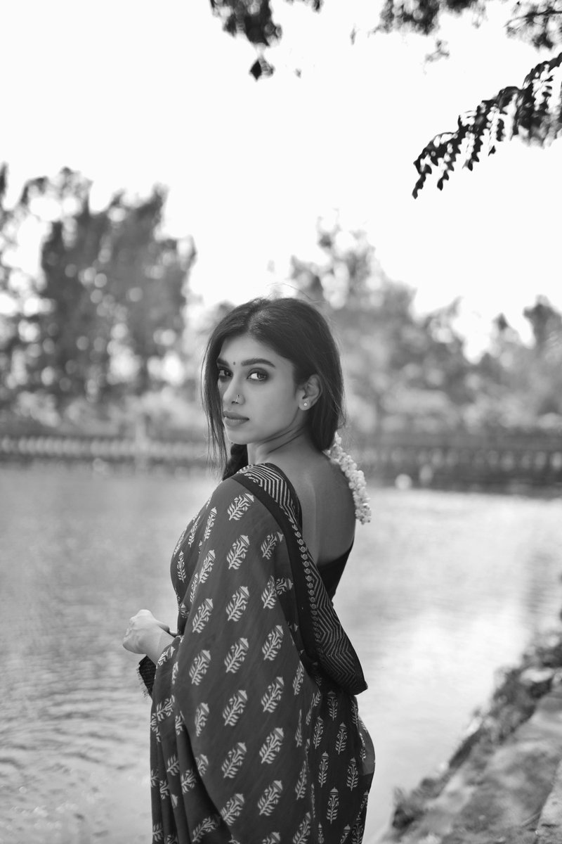 kayaldevaraj's tweet photo. I fell in love with black, it contained all colours #HappyValentinesDay @officialdushara

📢 @donechannel1

#DusharaVijayan #DV #Dush #Love #Colors https://t.co/FJnPovTc36