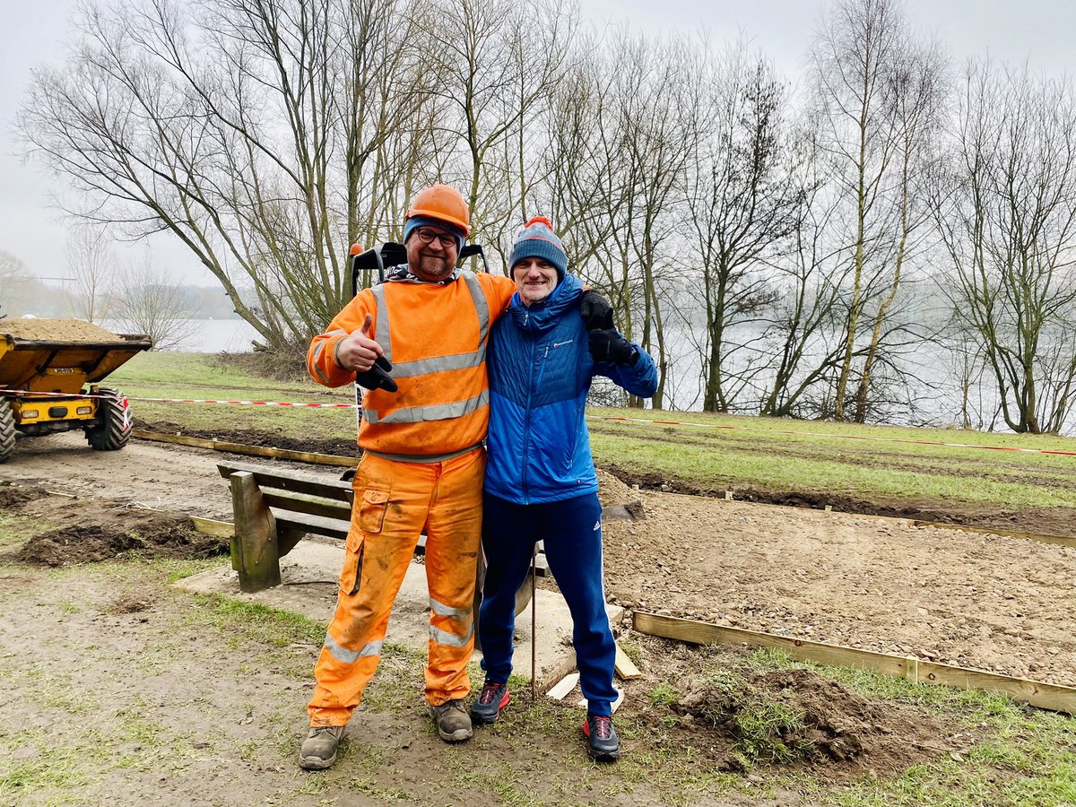 colwickparkrun's tweet photo. Seeing as it’s Valentines Day we thought we’d pop down to have a look at the paths… and give Carl a little cuddle! ❤️ #pathwatch 🚧 https://t.co/iY9QLe7kVv