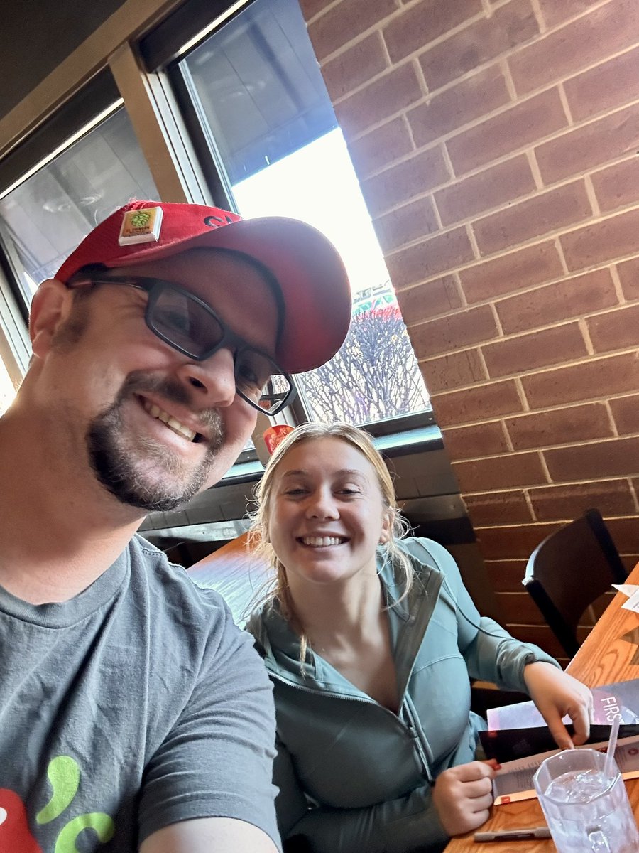 yardbird83's tweet photo. Another #VFDO in the books @Chilis Oswego! Welcome to ๐ถ๏ธ, Maddy! #hiretrainretain #trainingmatters #onepercentMohr @Kim_Mohr1 @NicholasBPaxton @aLee1529 https://t.co/PJwa1oMqnJ