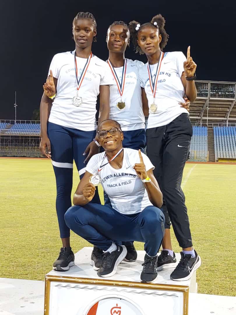 Babsy_grange's tweet photo. (2/3) @kcjamaica won both the 4 x 100m and 4 x 400m for Boys Over 17 with season leading times.
#EdwinAllenHigh was also double winners in the 4x100m and 4x400m for Girls Over 17. https://t.co/jLqvAzVf3C