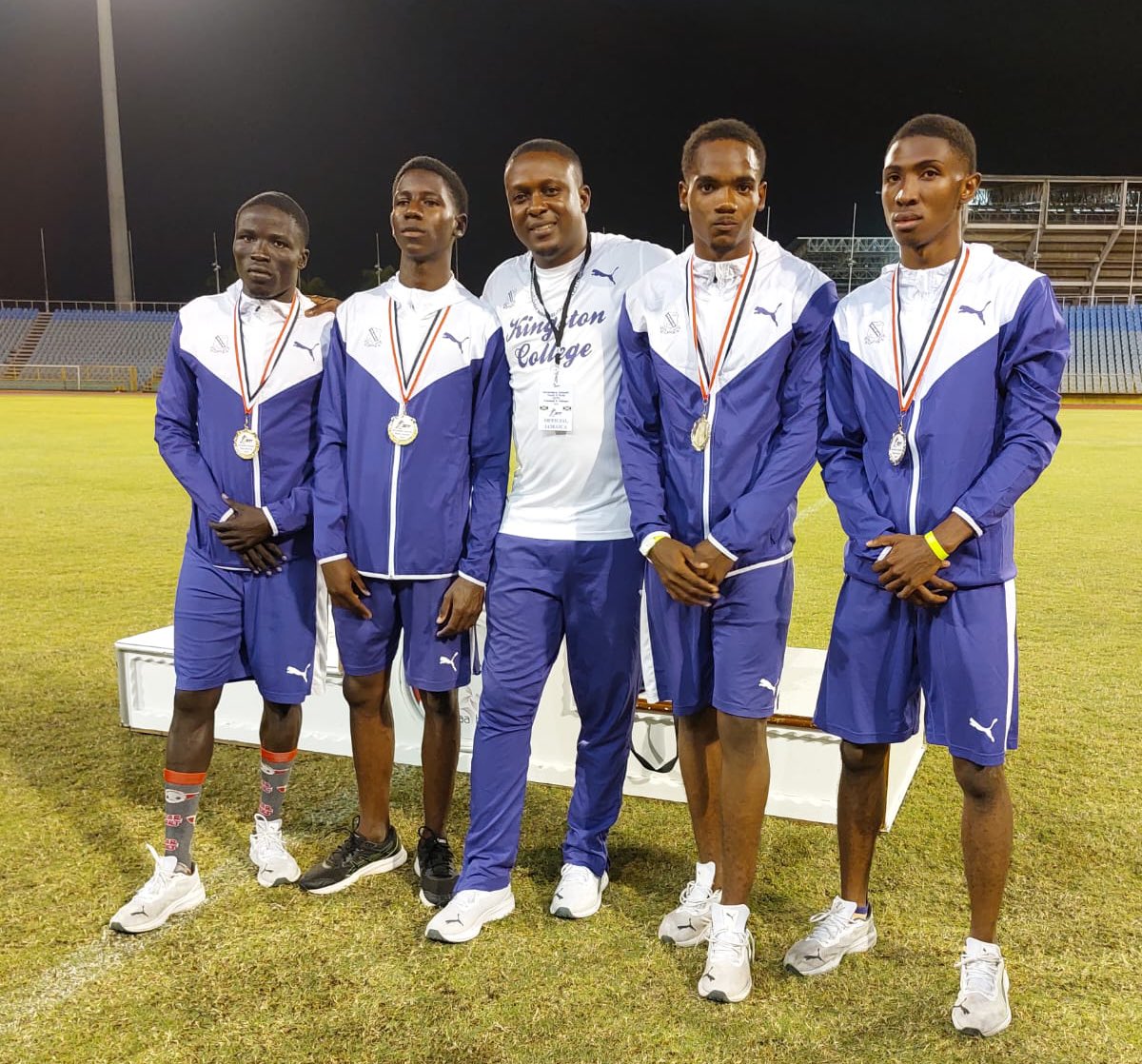 Babsy_grange's tweet photo. (2/3) @kcjamaica won both the 4 x 100m and 4 x 400m for Boys Over 17 with season leading times.
#EdwinAllenHigh was also double winners in the 4x100m and 4x400m for Girls Over 17. https://t.co/jLqvAzVf3C