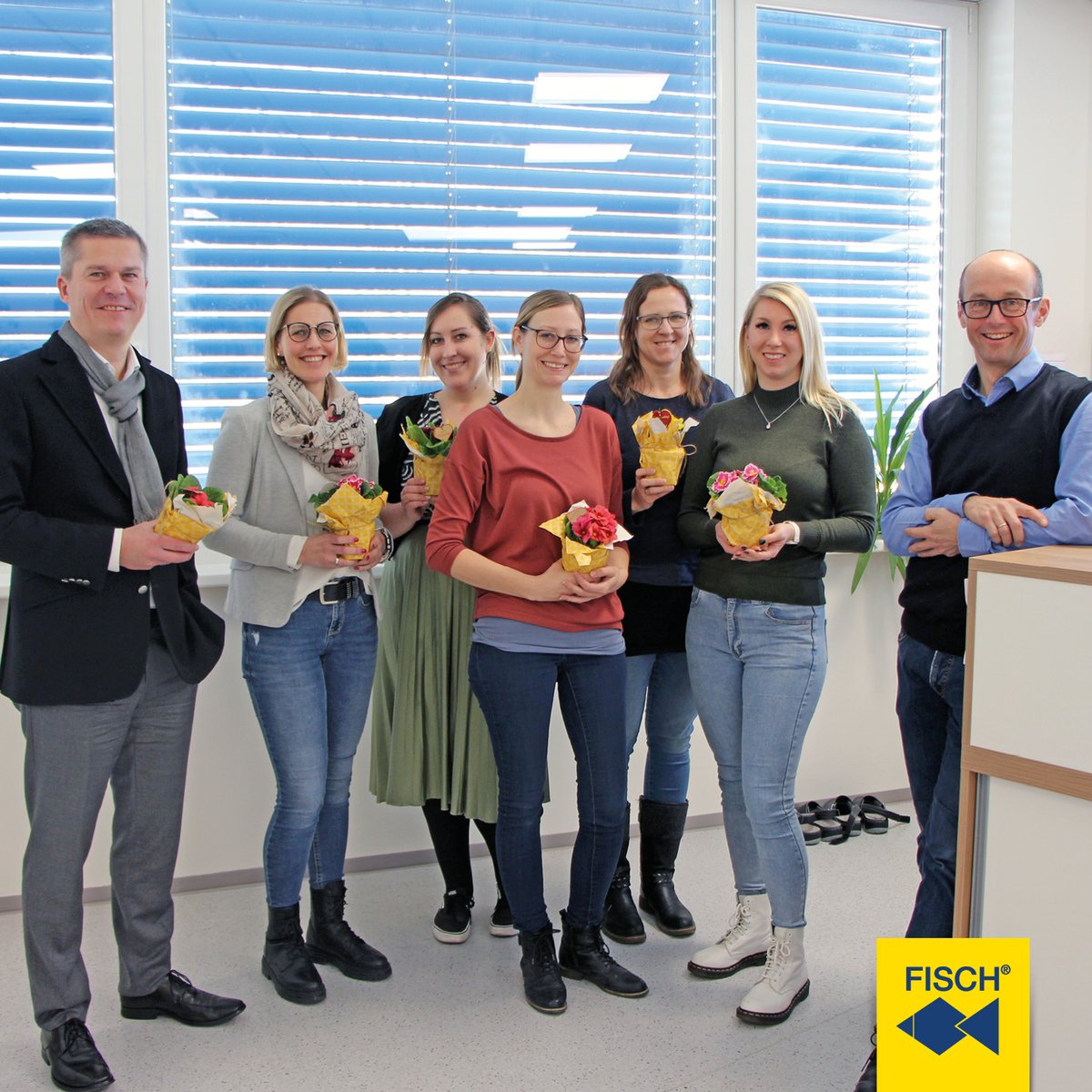 fischtools's tweet image. If there is a flowery surprise right at the start of work - then it&apos;s Valentine&apos;s Day. 💐🌹 Many thanks to our two managing directors @ChristophRiegl2 and Andreas Eberhard! 👏
#valentinstag #fischtoolsteam #fischtools