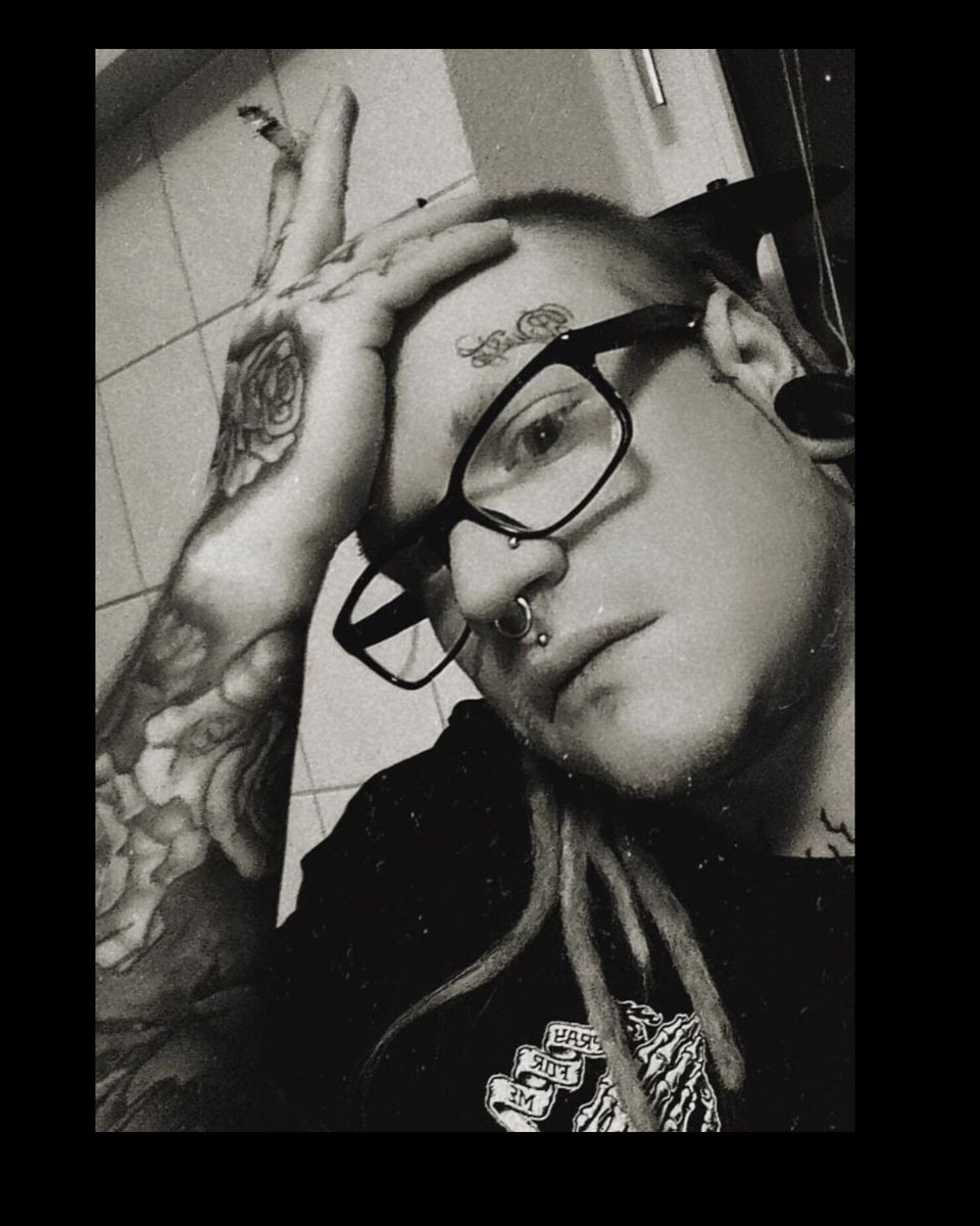 MorriganSascha's tweet photo. No lover to kill &amp; no Husband to bury ☠️ Oh what a boring Valentins Day.

All lonewolfs the best for Valentines Day 🖤

#INKED #gaygerman #facetattoos #420friendly #lonewolf #ValentinesDay https://t.co/lNSoPrT5NV