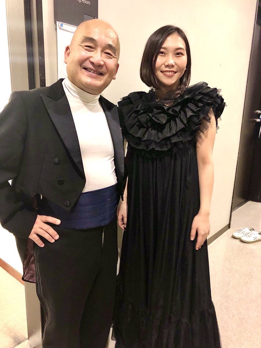 Japanphil's tweet photo. 2/14大分公演終演いたしました。今日からツアー参加の小林愛実さんと広上マエストロ😊　澄み切った音色のショパン、絶品です！今回の九州公演では大分、宮崎、佐賀で2番、鹿児島、福岡、大牟田で1番を演奏されるのです♪ これは両方聴くしかないっ🎶　でも鹿児島完売のニュースが！皆さん急いでっ！ https://t.co/3AFURgGRFq