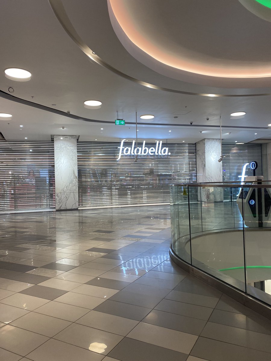 barbiecabel's tweet photo. Qué pasa con el horario de apertura de @FalabellaAyuda en parque arauco? Son más 10:28 y aún no abren, según la información que publican es a las 10:00 AM https://t.co/Mjh6nAvNTP