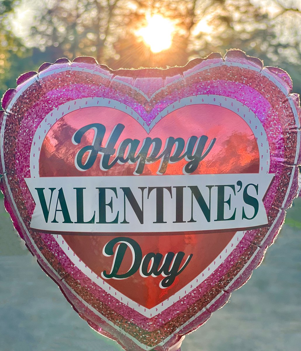 JosephHill3794's tweet photo. Valentine's Day Sunrise☀️❤️
#February2023
Photo By: Joseph Hill🙂📸☀️❤️

#ValentinesDaySunrise☀️❤️
#sunrise #bright #BrightToday #morning #sunlight #ValentinesDay❤️ #heart❤️ #beautiful #creative #nature #daytime #HappyValentinesDay❤️ #SouthernPinesNC #February https://t.co/qDvn3bDZk6