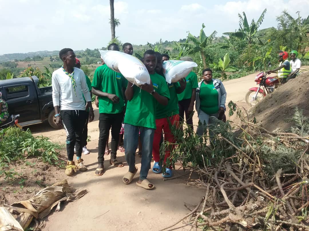 Inkomezabigwi22's tweet photo. #kamonyi mu murenge wa #Nyamiyaga intore ziri kurugerero zasuye intwaza murwego rwo gukomeza gusigasira umuco w'Ubutore @Kamonyi @RwandaSouth @Unity_MemoryRw @RwandaLocalGov @DrNahayo https://t.co/BrNxGDGScM