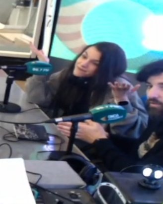 laragomezetc's tweet photo. Ayer nos entrevistaron para hablar de la nominación a mejor portada del año, se habló de polvo (con y sin mayúsculas), hachas, IA... 

Rápido y variadito oiga! 

https://t.co/xdJYCw6dTT https://t.co/fTvAgGqumo
