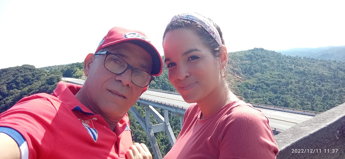 Yanet9110's tweet photo. Feliz día del amor y la amistad. Somos #amorbonito
Nos conocimos aquí en esta red y es por donde primero te felicito. #AmorEnElAire @EricGut92632804 https://t.co/1LvHOXluIz