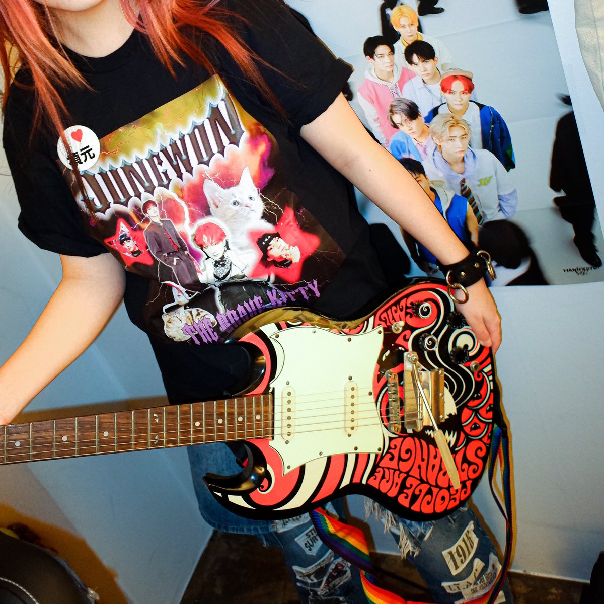 GOKittyGO_JW's tweet photo. 🎸 𝐉𝐔𝐍𝐆𝐖𝐎𝐍 𝐓𝐇𝐄 𝐁𝐑𝐀𝐕𝐄 𝐊𝐈𝐓𝐓𝐘 🎸

✪ 냥앤롤! 정원 락티셔츠 통판
구매하신 모든 분에게 티셔츠 속 그래픽 스티커를 함께 보내드립니다

🖇 ²³⁰²¹⁴.²²:³⁰ pm ~ ²³⁰²²².⁰⁰:⁰⁰ am
⠀
자세한 내용은 폼을 참고해주세요

https://t.co/lhiitmJ8DT https://t.co/f8qE40Jl97