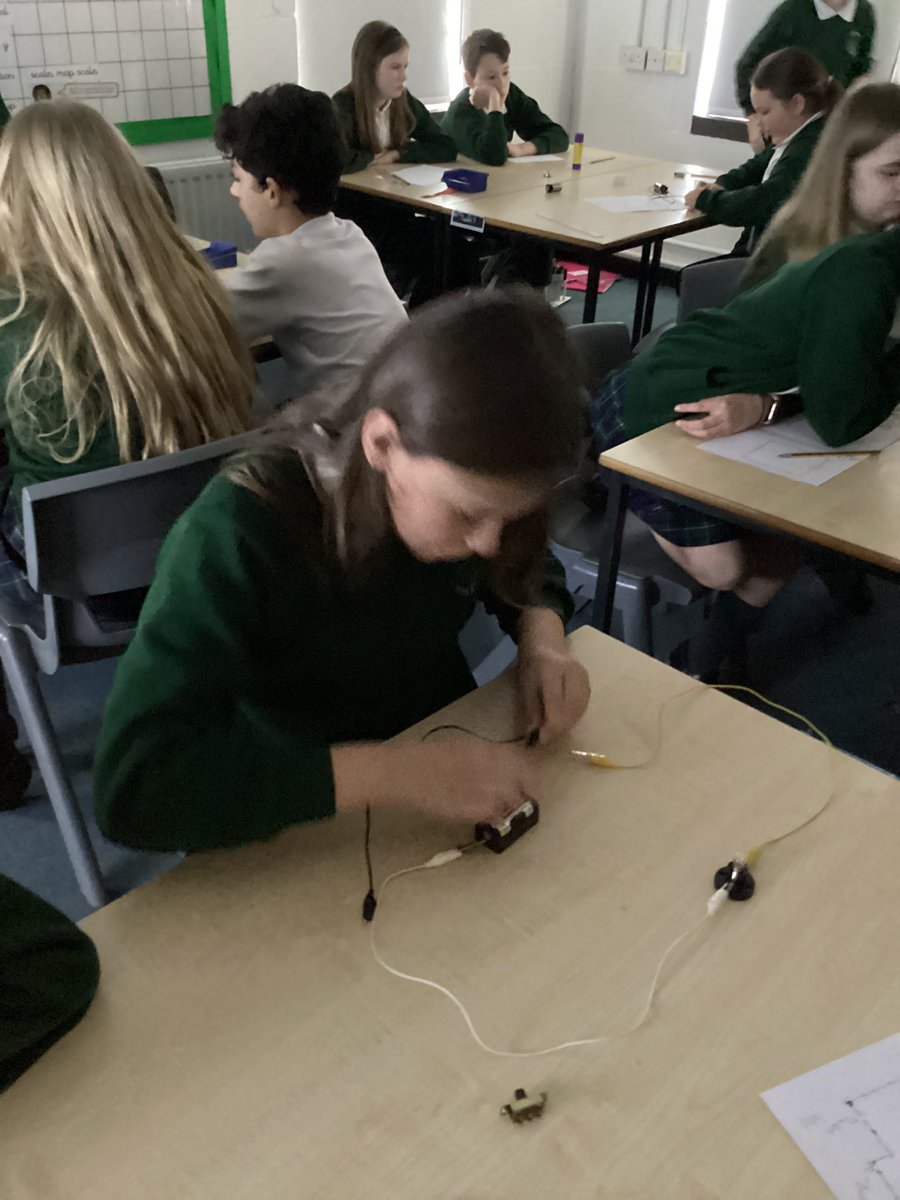 LittleSuttonCoE's tweet photo. Today in Peregrine class we have been learning all about electrical circuits. Our @pearson_UK challenge was to make the lightbulb light up 💡 #scienceexperiment #electrical #sciencebug https://t.co/fu0HkQ38tG