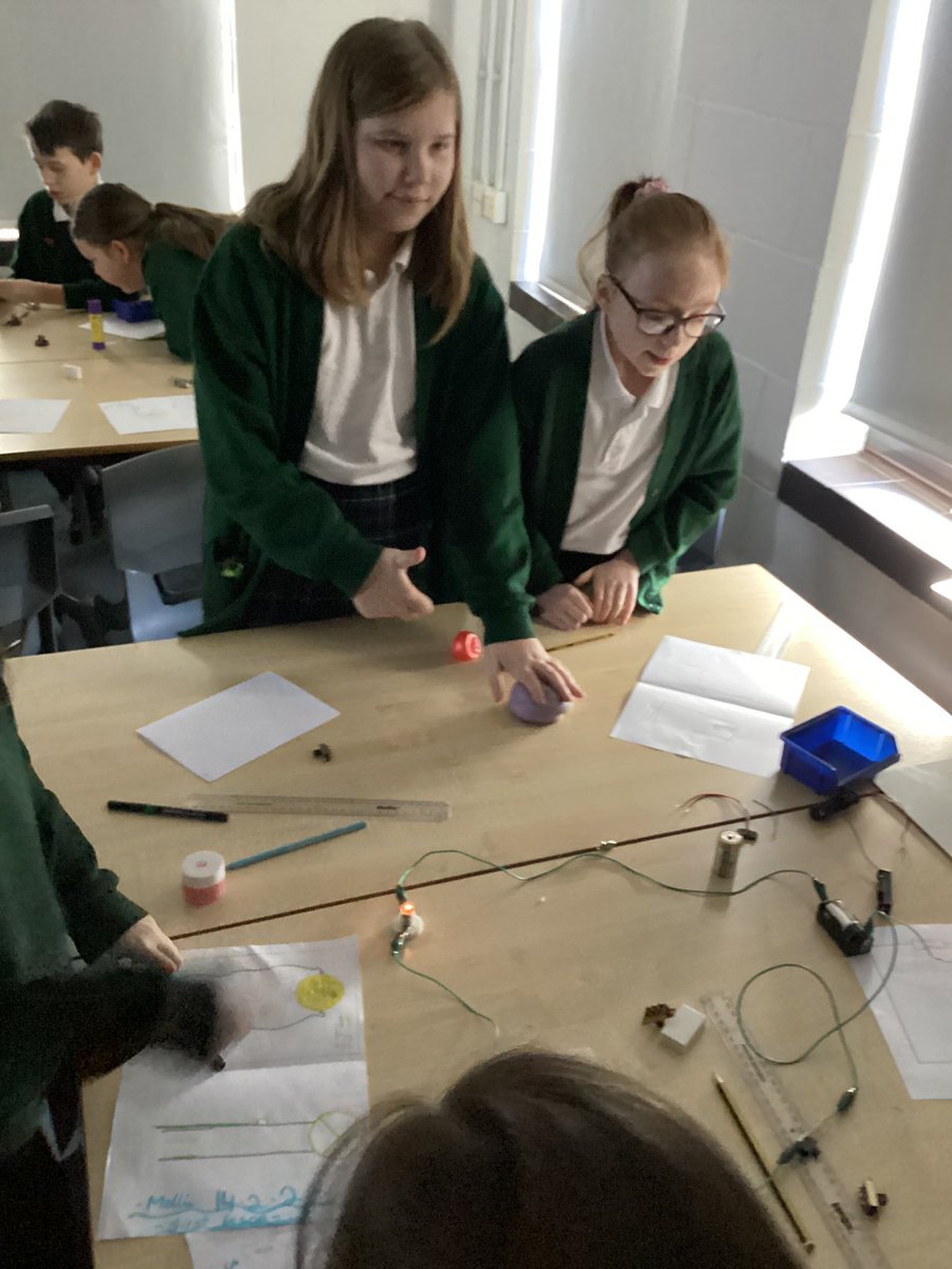 LittleSuttonCoE's tweet photo. Today in Peregrine class we have been learning all about electrical circuits. Our @pearson_UK challenge was to make the lightbulb light up 💡 #scienceexperiment #electrical #sciencebug https://t.co/fu0HkQ38tG