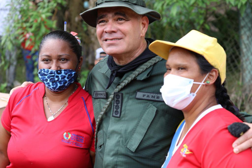 vladimirpadrino's tweet photo. Recuerden siempre, con AMOR, todo se puede. Feliz Día Venezuela 🇻🇪 #14F https://t.co/SQo5upU4Lk