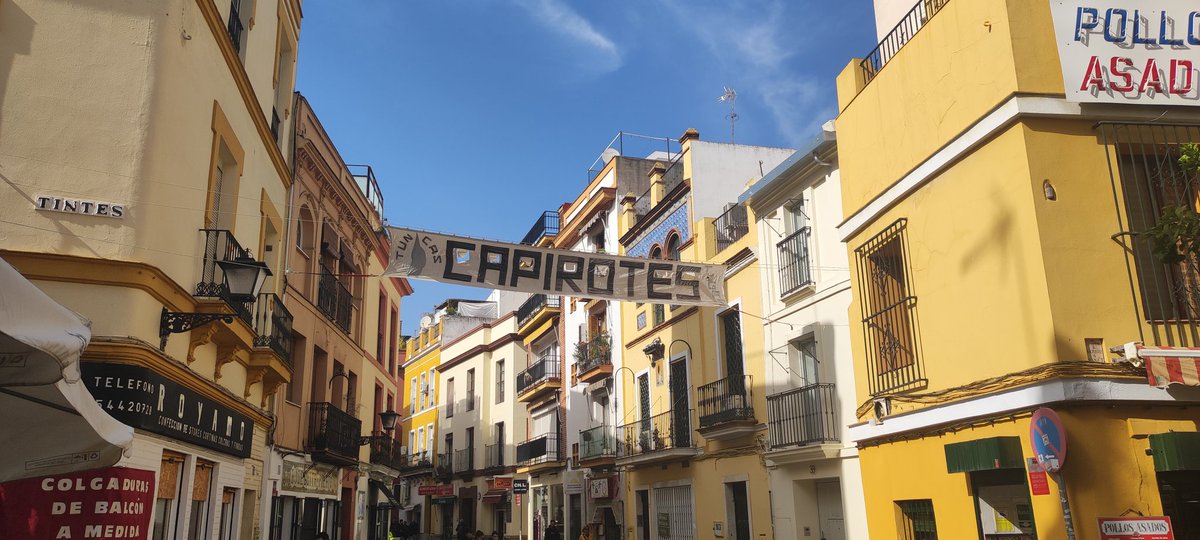 ElForoCofrade's tweet photo. El cartel de "Capirotes" en la Puerta Carmona anuncia ya la inminente llegada de la Cuaresma https://t.co/ioWd9y2Qwy