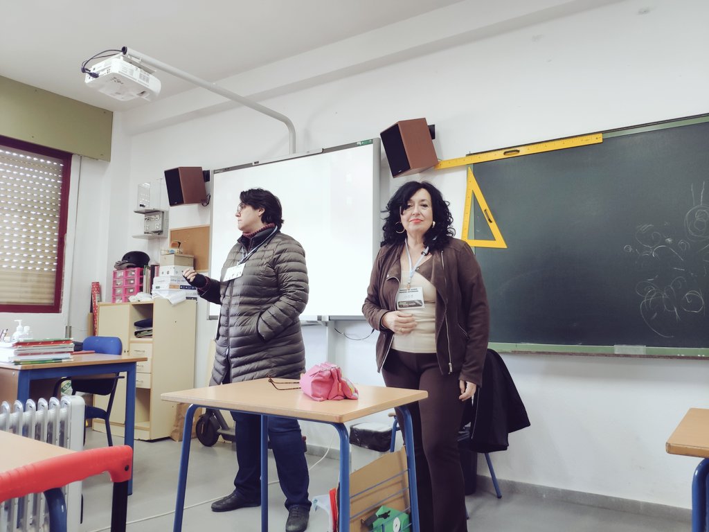 En el amor, no todo vale.El #sexting es la prueba de #amor preferida entre jóvenes y adolescentes junto con el control de las #contraseñas de las RR.SS Hoy, segunda jornada en CEIP.Padre Manjón con <a href="/AytoBormujos/">Ayto. de Bormujos</a> <a href="/VuelaGuadalinfo/">@VuelaGuadalinfo</a> <a href="/cyra68/">Cyra de la Cruz</a> @guadasanlucarm <a href="/fegarc/">Fernando G.Cumbreras</a>