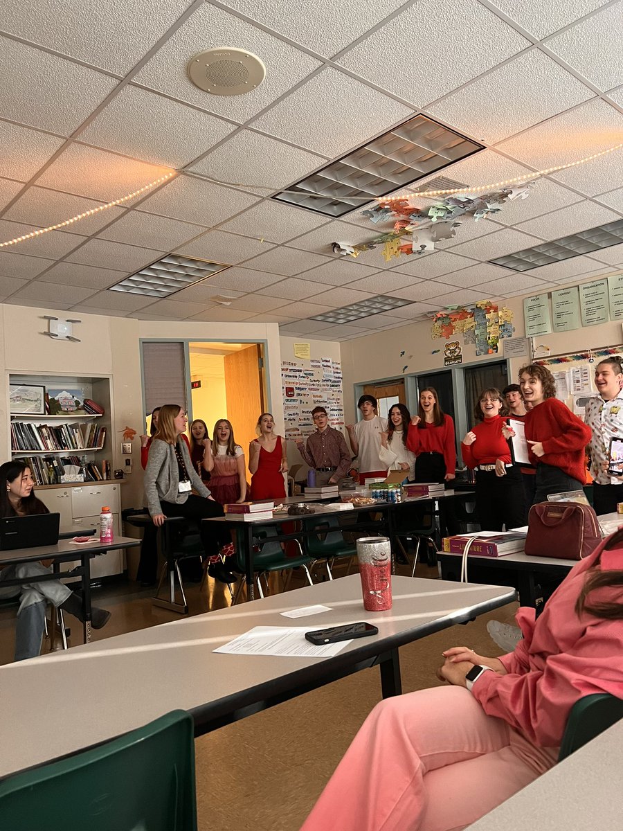 LatrobeHighPost's tweet photo. How lucky are we to get TWO singing grams for Arielle and Mrs Stallings. Feeling #blessed right now! https://t.co/nuDoQmUAEt