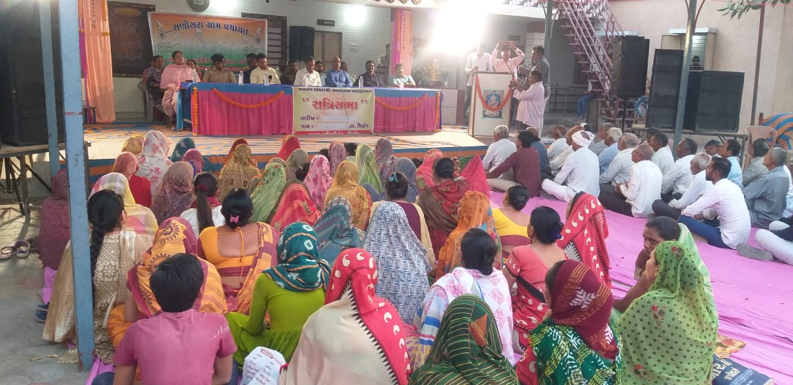 સણોસરા ખાતે રાત્રી સભામાં તમામ વિભાગના અધિકારીશ્રીઓ હાજર રહ્યા, ગામના મહત્વના પ્રશ્નો પરત્વે હકારાત્મક વિચારણા થઈ, રમતગમતના મેદાન માટે એક હેક્ટર જમીન નિમ કરવાના હુકમનું સભામાં વિતરણ કર્યું
<a href="/CMOGuj/">CMO Gujarat</a> <a href="/revenuegujarat/">Revenue Dep. Gujarat</a> <a href="/GujPRHDept/">Panchayat, Rural Housing & Rural Dev. Department</a> <a href="/BhavnagarDdo/">DDOBhavnagar</a> @mahiti_bvn