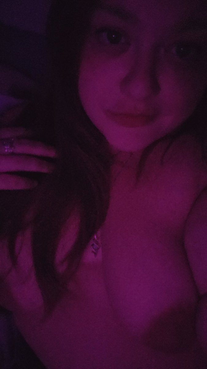 TitsMkGeee's tweet photo. Who wants to be my valentine π #titsfortips https://t.co/eO2shTD98S