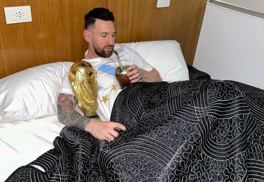Que te traten como Messi a la Copa del Mundo...

¡Feliz San Valentín! ❤️