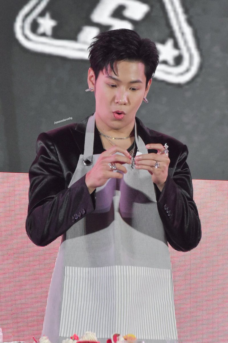 JSLiL_G's tweet photo. ก็บอกแล้วว่าไม่ชอบถ่ายมีมอ่ะทำไมเทอต้องบังคับเลาด้วยอ่ะ 🤣

#SingtoPrachaya​
#ValentineWithSingto https://t.co/XHA23AUrhz