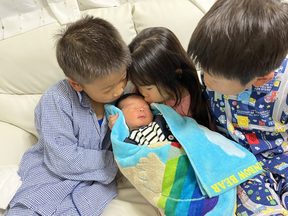 rinkoha1225's tweet photo. 2023年2月2日
3376g 第4子 男の子出産しました🕊
関口 千冬(ちふゆ)くんです𓂃𓈒 ❅ 
みんなが誕生を楽しみに待ってくれて
お祝いしてくれて、家族が増えるって
ほんとに幸せだなと噛み締めてます🥹 https://t.co/uivAbtI622