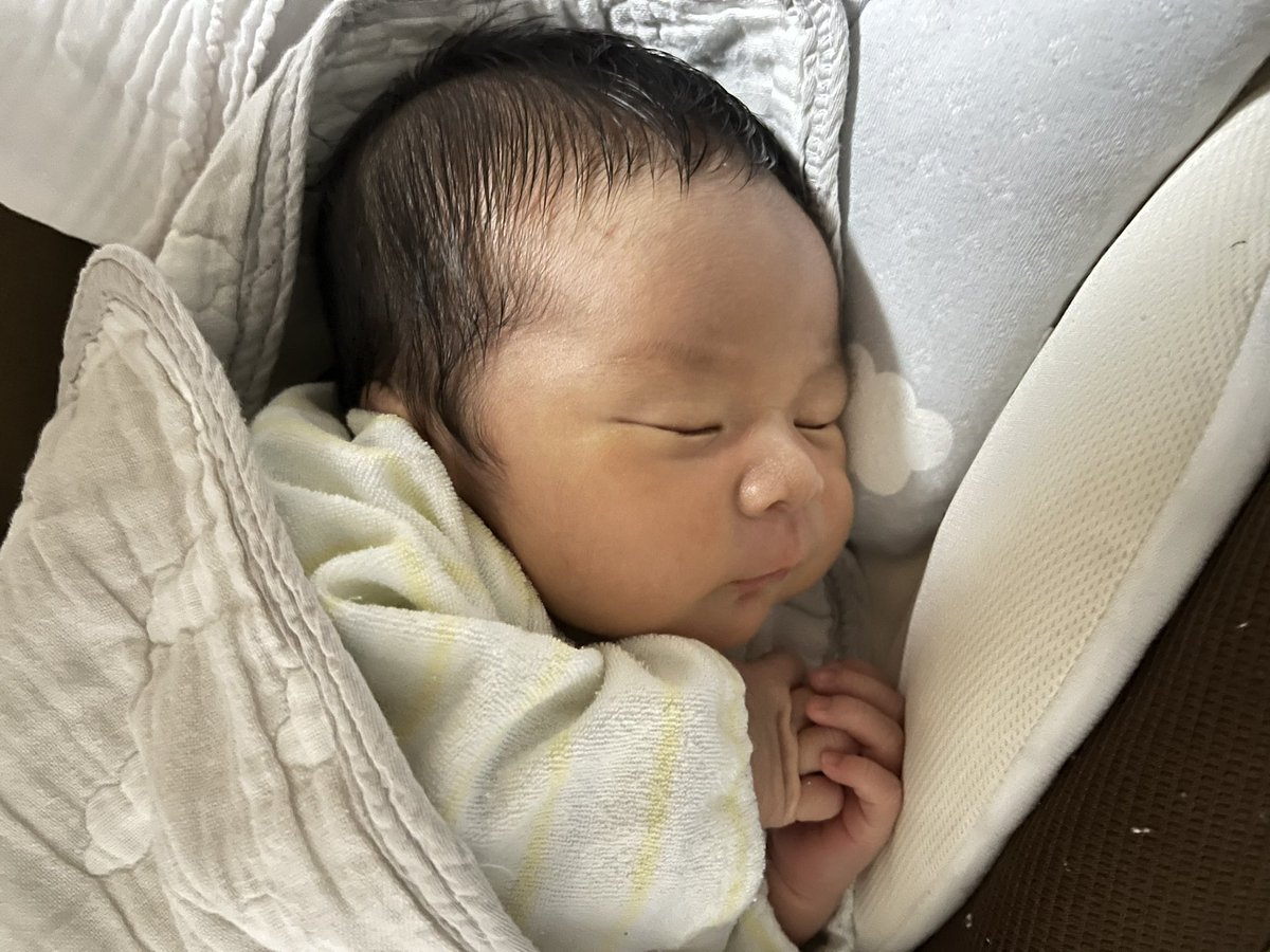 rinkoha1225's tweet photo. 2023年2月2日
3376g 第4子 男の子出産しました🕊
関口 千冬(ちふゆ)くんです𓂃𓈒 ❅ 
みんなが誕生を楽しみに待ってくれて
お祝いしてくれて、家族が増えるって
ほんとに幸せだなと噛み締めてます🥹 https://t.co/uivAbtI622